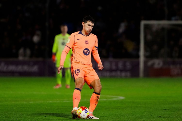 北京单场-马卡：巴萨为滕森提供两年续约合同，薪水与其出战场次挂钩